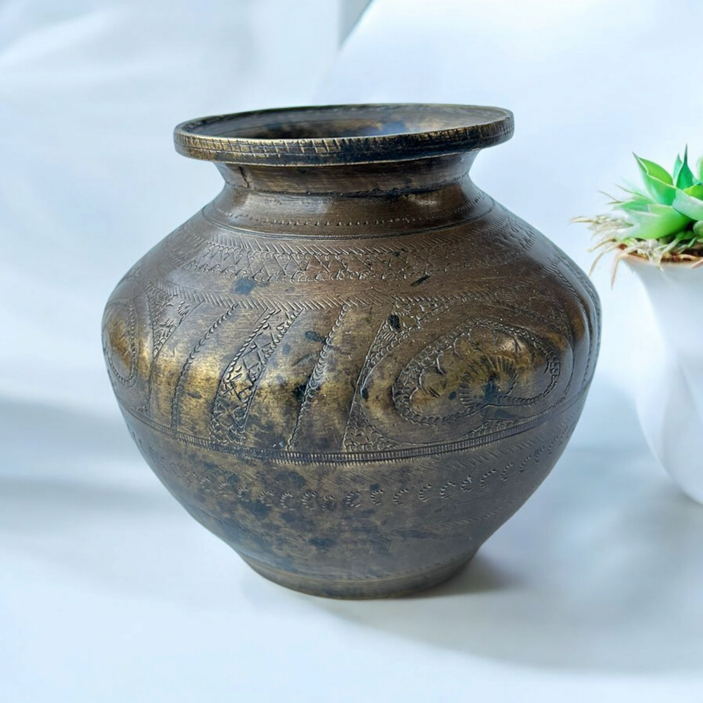 Antique Brass Flower Carved Plater Pot