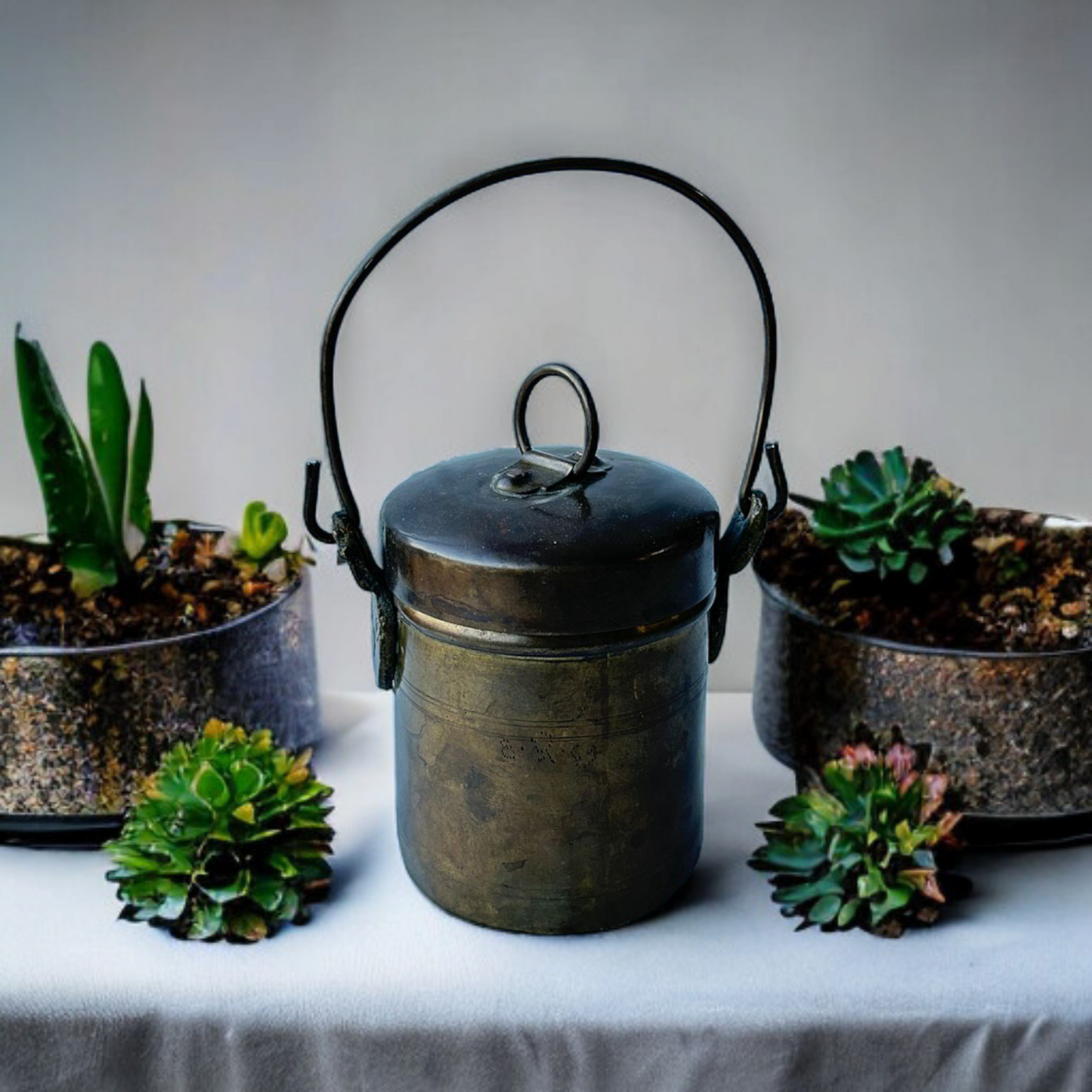 Antique Brass Kattel / Jar